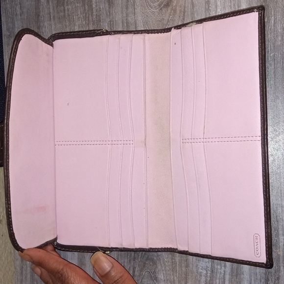 Coach Signature Vintage Kiss Lock And Multi Colored Interior Trifold Wallet - Picture 7 of 13